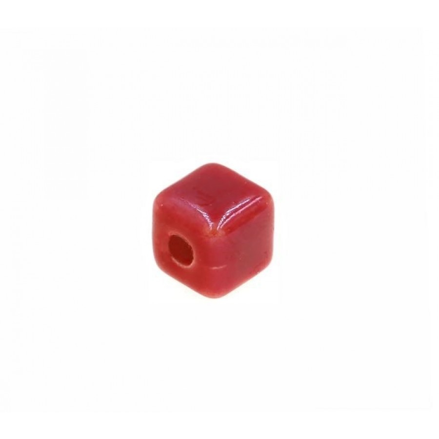 Κεραμική χάντρα κύβος 8,5-8,9mm και τρύπα Ø2,3mm σε κόκκινο χρώμα, κατάλληλη για την κατασκευή κοσμημάτων και για γούρια-ανα τεμάχιο
