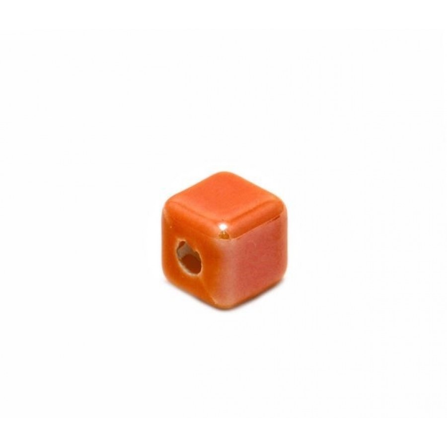 Κεραμική χάντρα κύβος 8,5-8,9mm και τρύπα Ø2,3mm σε πορτοκαλί χρώμα, κατάλληλη για την κατασκευή κοσμημάτων και για γούρια-ανά τεμάχιο
