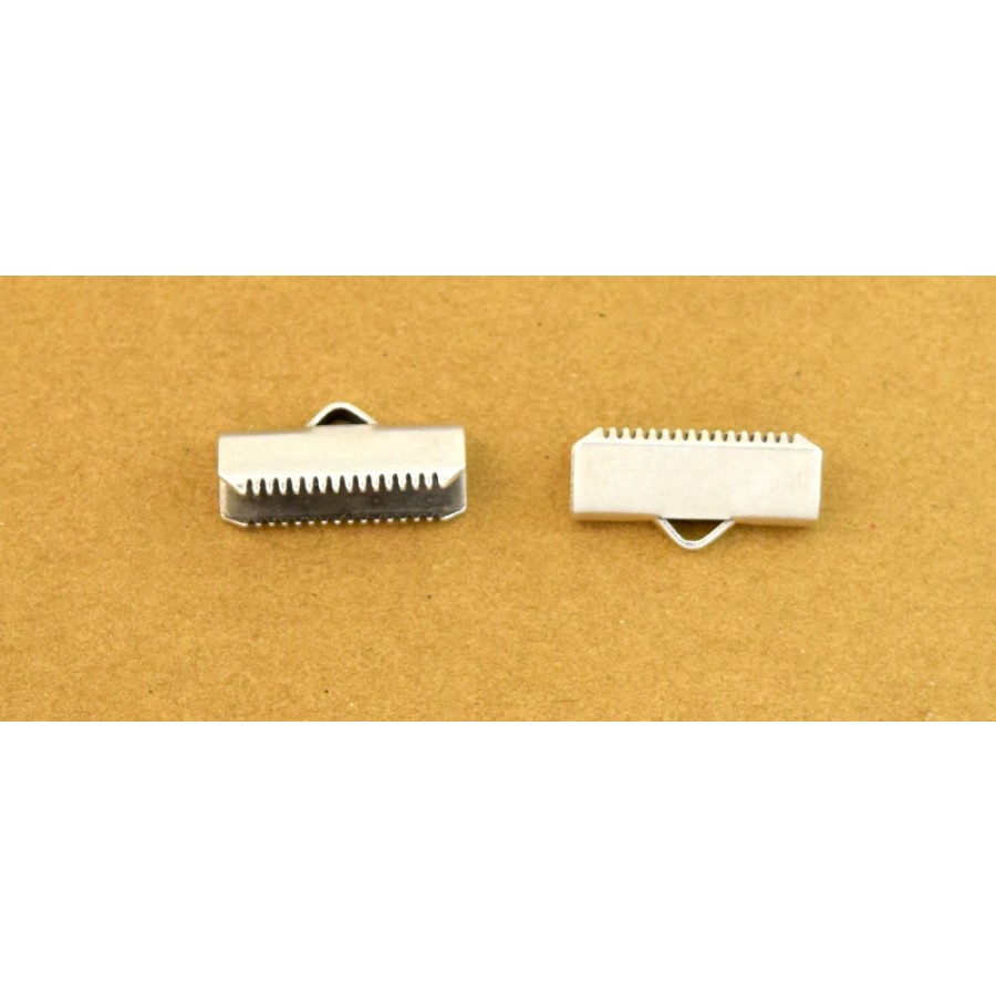 Oρειχάλκινο σφιχτηράκι  ΠΛΑΚΕ 15,1 x 7,1mm  καταλληλο για κορδόνι φάρδους 15mm ασημί αντικέ τιμή ανα τεμάχιο