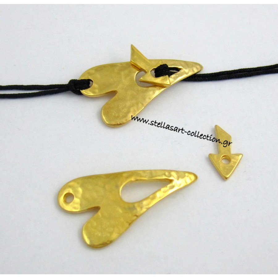 Διπλο κουμπωμα  ελαφρά Σφυρήλατο καρδιά 19 x 33 mm αποτελουμενο απο   δύο μέρη σε επίχρυσο     τιμη ανα κουμπωμα(σετ 2 κομματια)