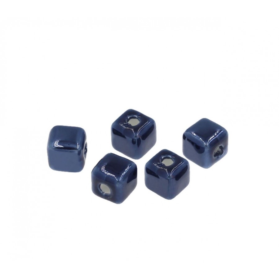 Κεραμική χάντρα κύβος 8,5-8,9mm και τρύπα Ø2,3mm σε σκούρο μπλε, κατάλληλη για την κατασκευή κοσμημάτων και για γούρια-ανά τεμάχιο