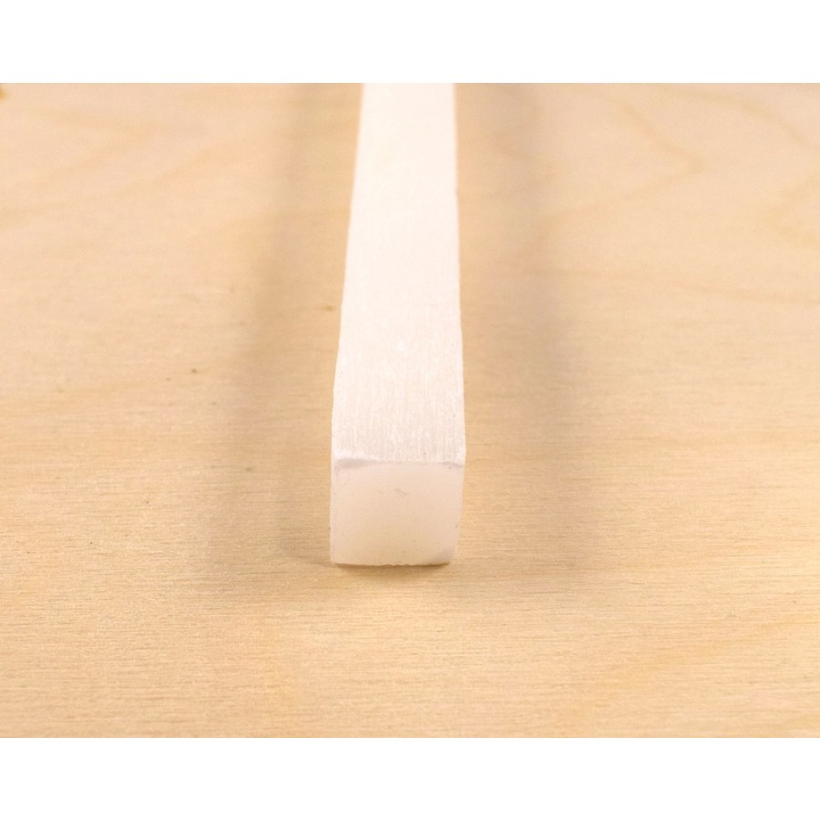 Λαμπάδα ξυστή τετράγωνη 1,5X1,5cm και ύψος 29cm με απαλό άρωμα σε λευκό χρώμα   τιμή ανά τεμάχιο