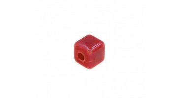 Κεραμική χάντρα κύβος 8,5-8,9mm και τρύπα Ø2,3mm σε κόκκινο χρώμα, κατάλληλη για την κατασκευή κοσμημάτων και για γούρια-ανα τεμάχιο