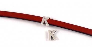 Περαστό γράμμα ''K'' 15mm  σε ασημί αντικέ κατάλληλο για πλακέ κορδόνι 10x2mm τιμή ανα τεμάχιο