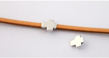 Μεταλλικός περαστός σταυρός 7,8 x 9,4 mm για πλακέ κορδόνι 3x2mm σε ασημί αντικέ τιμή ανα τεμάχιο