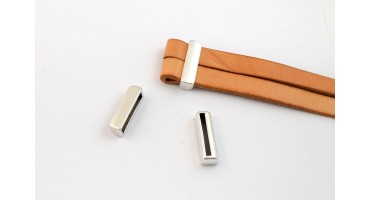 Μεταλλικό Φαρδύ εξάρτημα βραχιολιου 23,4 x 7,3 mm για δημιουργία θηλιάς σε πλακέ κορδονι 20x2,5mm  ασημί αντικέ τιμή ανα τεμάχιο