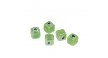 Κεραμικός κύβος  μάτι 8mm σε πράσινο ανοιχτό χρώμα κατάλληλος για την κατασκευή κοσμημάτων-ανά τεμάχιο