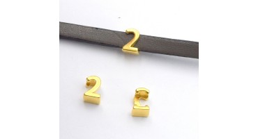 Γούρι με το νούμερο "2" περαστό grip-it για πλακέ κορδόνι 5x2,5mm επίχρυσο (24Κ)- ανά τεμάχιο