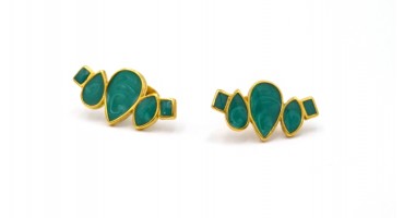 Έτοιμα σκουλαρίκια με σχήματα σε επίχρυσο (24Κ) με πράσινο περλέ σμάλτο-τιμή ανά ζευγάρι