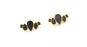 Έτοιμα σκουλαρίκια με σχήματα σε επίχρυσο (24Κ) με μαύρο περλέ σμάλτο-τιμή ανά ζευγάρι