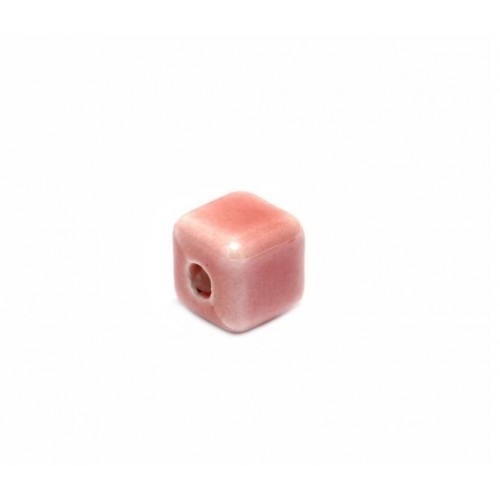 Κεραμική χάντρα κύβος 8,5-8,9mm και τρύπα Ø2,3mm σε ροζ χρώμα, κατάλληλο για την κατασκευή κοσμημάτων και για γούρια-ανά τεμάχιο