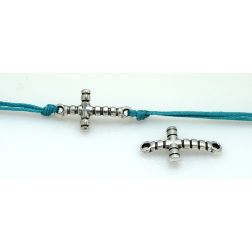 Μεταλλικό σταυρουδάκι κυρτό με γραμμές  12 x 22 mm και με δυο κρικάκια στις ακρες σε ασημί αντικέ     τιμή ανα τεμάχιο