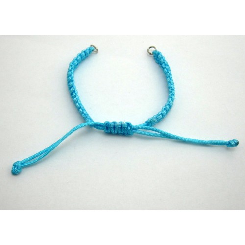 Ετοιμο  βραχιόλι μακραμέ με δύο ασημι κρικάκια σε γαλάζιο χρώμα .Ανα τεμάχιο 