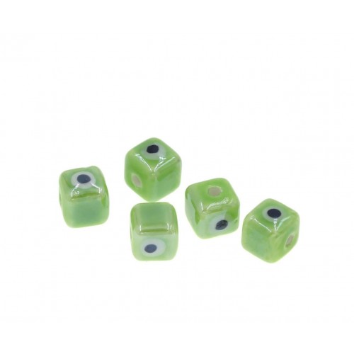 Κεραμικός κύβος  μάτι 8mm σε πράσινο ανοιχτό χρώμα κατάλληλος για την κατασκευή κοσμημάτων-ανά τεμάχιο